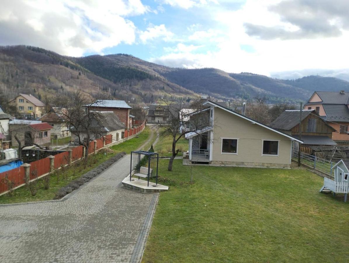 Lucy Hotel Yaremche Exterior photo