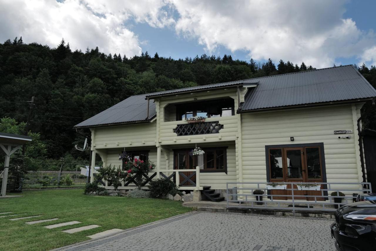Lucy Hotel Yaremche Exterior photo