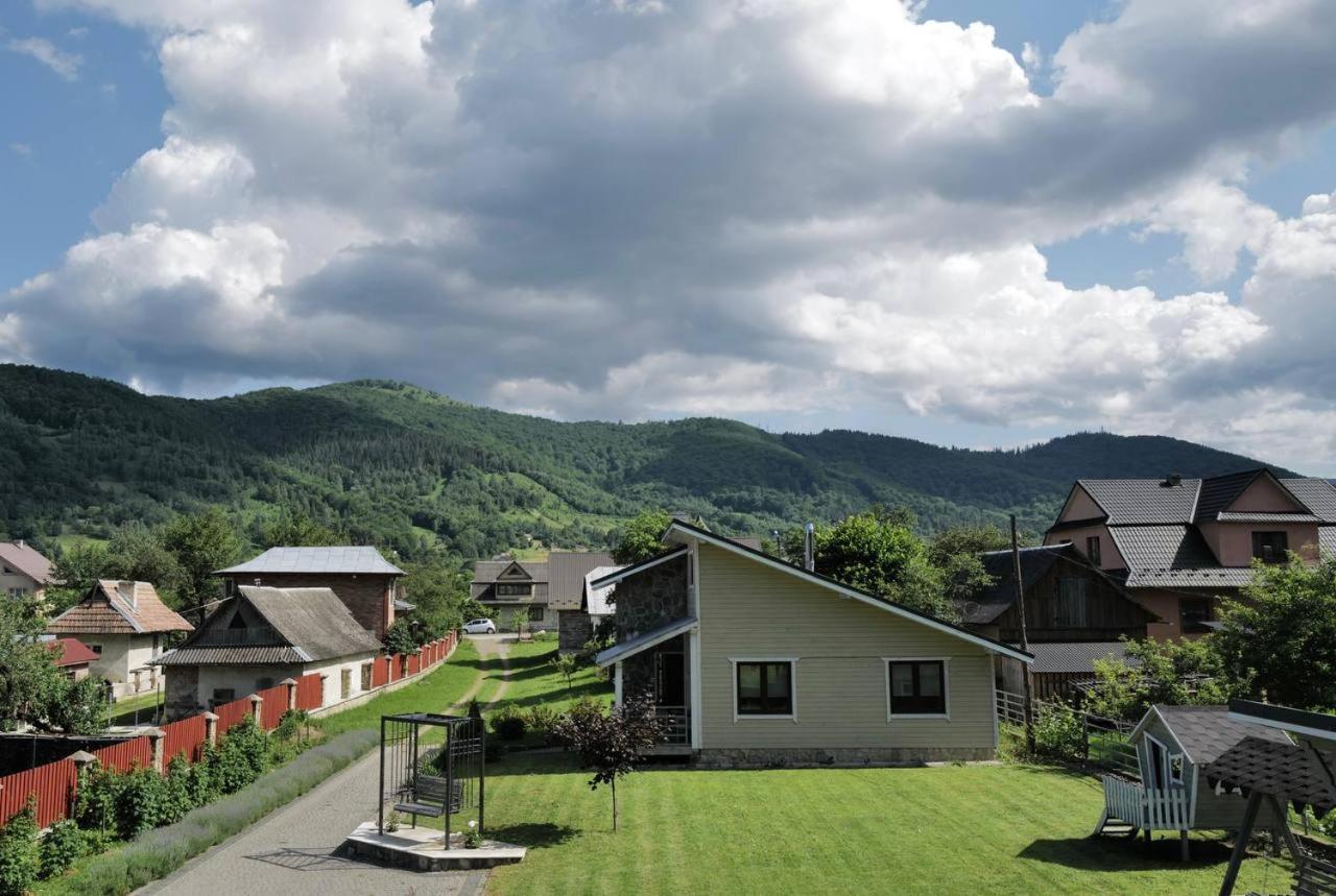Lucy Hotel Yaremche Exterior photo