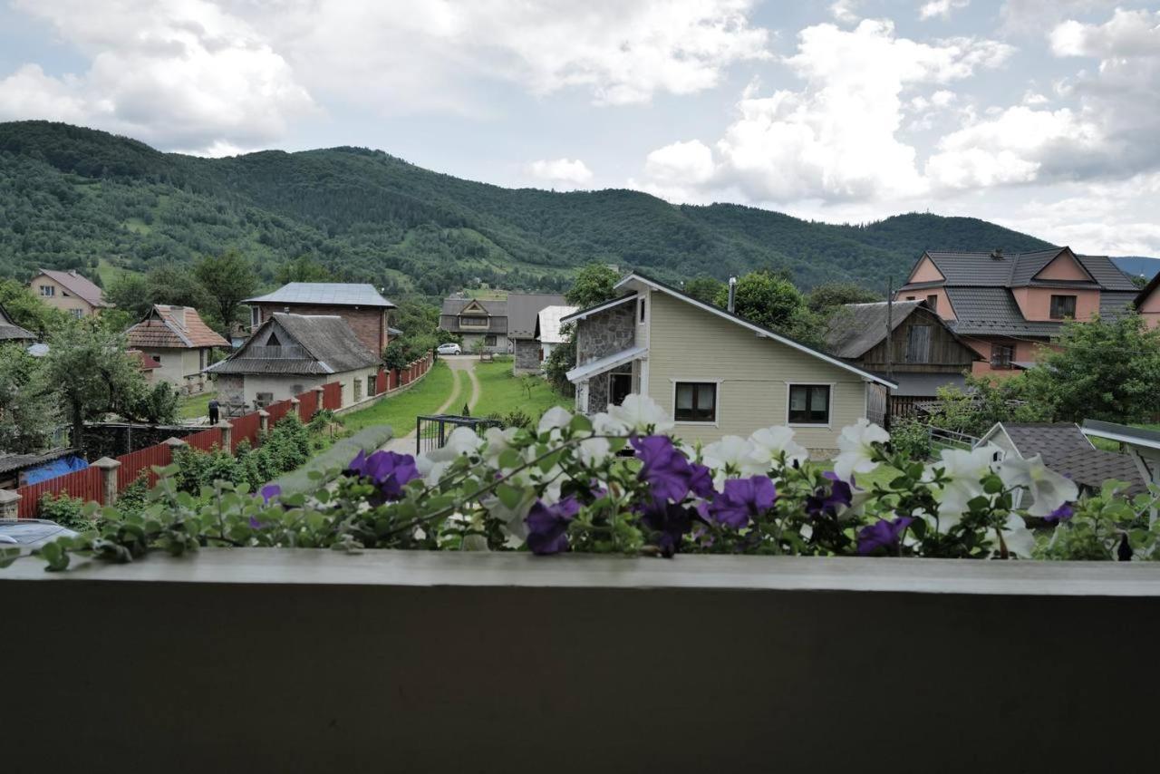 Lucy Hotel Yaremche Exterior photo