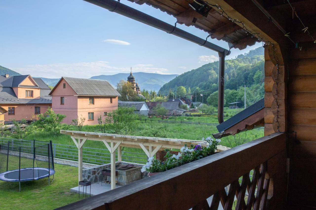 Lucy Hotel Yaremche Exterior photo