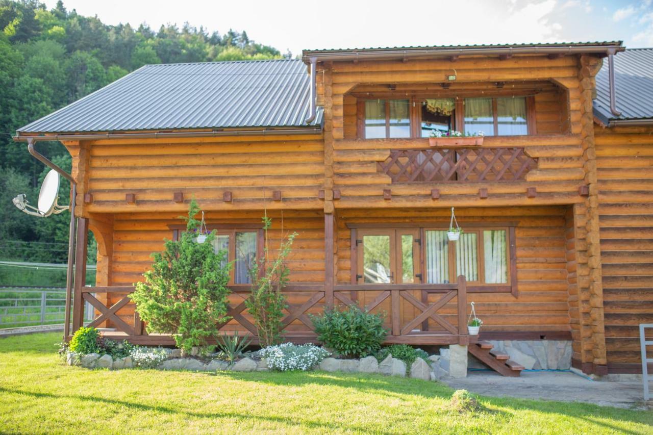 Lucy Hotel Yaremche Exterior photo