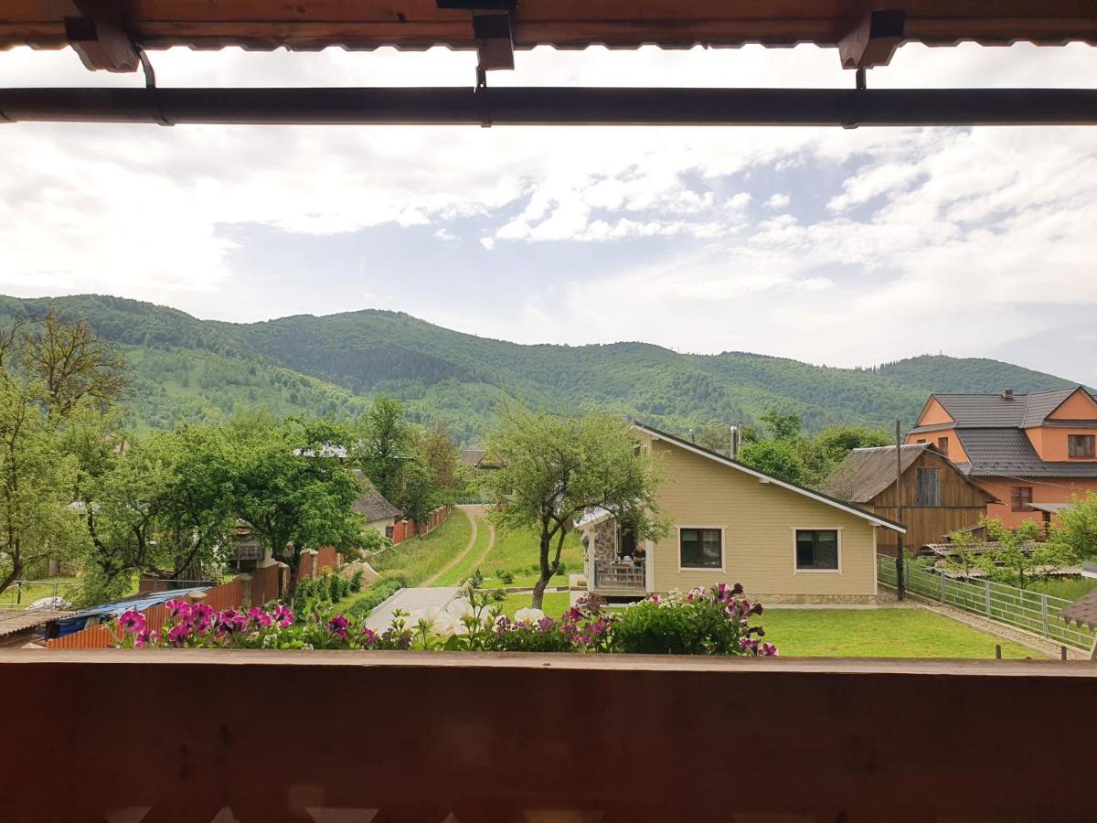 Lucy Hotel Yaremche Exterior photo